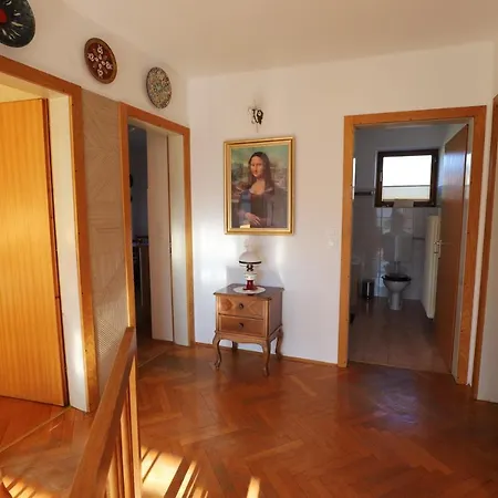 Vintage Apartment *